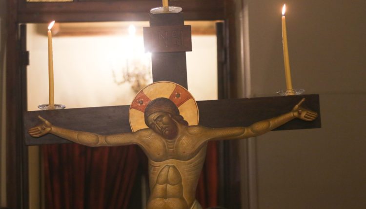 Μεγάλη-Πέμπτη-στην-pemptousia-tv:-Εκπομπές-και-ύμνοι-για-το-Θείο-Πάθος