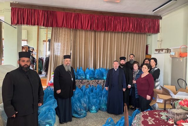 Διανομή-Πασχαλινών-δεμάτων-αγάπης-σε-άπορες-οικογένειες-από-τον-Μητροπολίτη-Λευκάδος