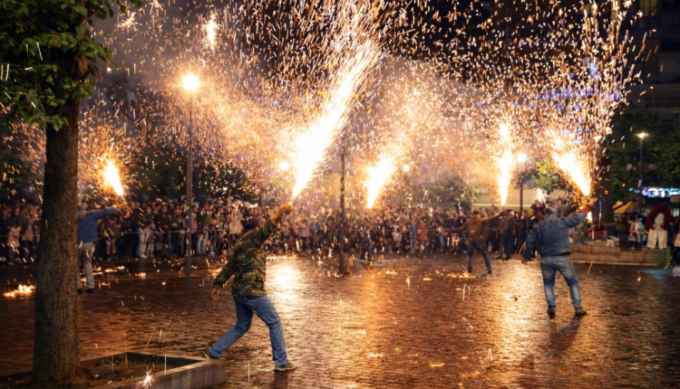 Η-«εκρηκτική»-Μεγάλη-Παρασκευή-στο-Αγρίνιο-–-Πόλος-έλξης-τα-Χαλκούνια