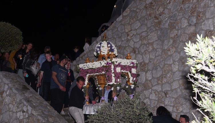 Επιτάφιος-σε-ανοιξιάτικο-σκηνικό-με-«διαλείμματα»-σήμερα,-Μεγάλη-Παρασκευή-–-Με-τι-καιρό-θα-γυρίσουμε-τον-οβελία