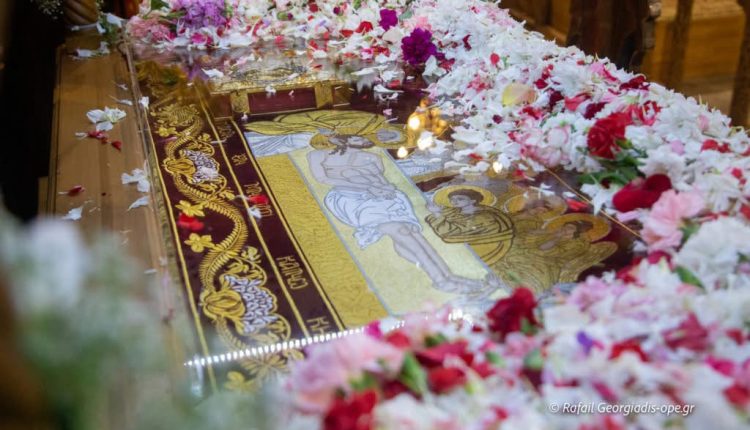 ΖΩΝΤΑΝΑ:-Ακολουθία-Μεγάλων-και-Βασιλικών-Ωρών-–-Μέγας-Εσπερινός-Μεγάλου-Σαββάτου-(Αποκαθήλωση)-από-τον-Ιερό-Ναό-Αγίου-Γεωργίου-Παπάγου