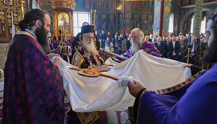 Ο-Εσπερινός-της-Αποκαθηλώσεως-στον-Μητροπολιτικό-Ναό-Κοιμήσεως-Θεοτόκου-Αλεξανδρείας-Ημαθίας