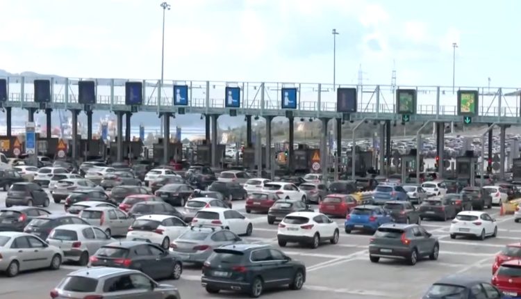 Πασχαλινή-έξοδος:-Περισσότερα-από-320.000-οχήματα-πέρασαν-τα-διόδια-σε-δύο-ημέρες-–-Αυξημένη-κίνηση-σε-ΚΤΕΛ-και-λιμάνια