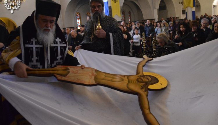 Η-κορύφωση-του-Θείου-Πάθους-στην-Ιερά-Μητρόπολη-Νεαπόλεως