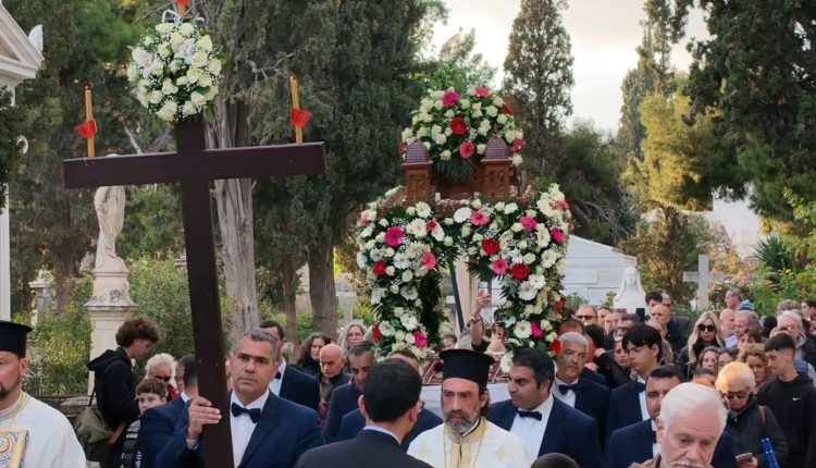 Η-ξεχωριστή-περιφορά-του-Επιταφίου-στη-«γειτονιά-της-σιωπής»-μέσα-στο-Α’-Νεκροταφείο-Αθηνών