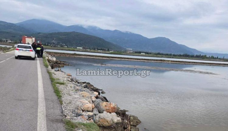 Θρίλερ-στην-παραλία-της-Αταλάντης:-Εντοπίστηκε-αυτοκίνητο-στη-θάλασσα-–-Έρευνες-για-το-εάν-υπάρχει-εγκλωβισμένο-άτομο