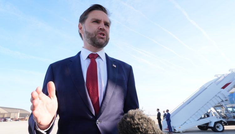 Τζέι-Ντι-Βανς:-Αναμένω-ότι-οι-συνομιλίες-με-το-Ιράν-θα-είναι-θετικές