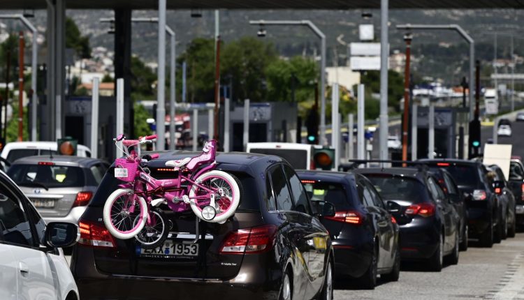 Όπου-φύγει-φύγει-οι-Αθηναίοι-ενόψει-Πάσχα-–-Αποχαιρετούν-την-Αττική-και-οι-τελευταίοι-εκδρομείς