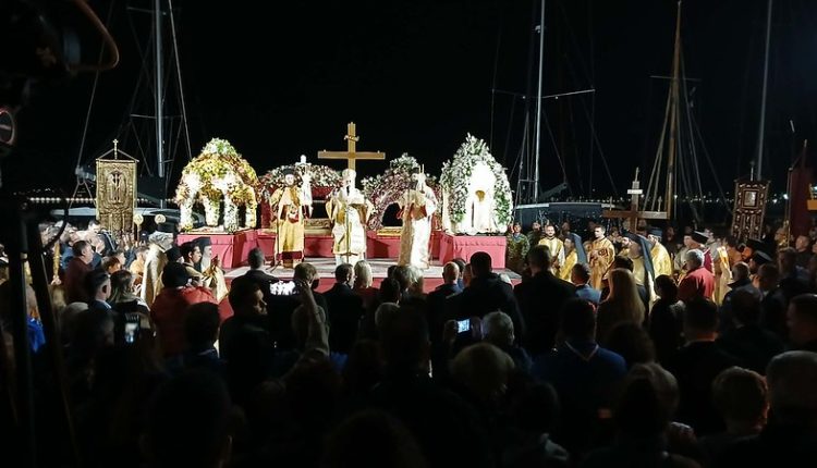 Συνάντηση-των-Επιταφίων-στην-παραλία-του-Βόλου-(ΒΙΝΤΕΟ)