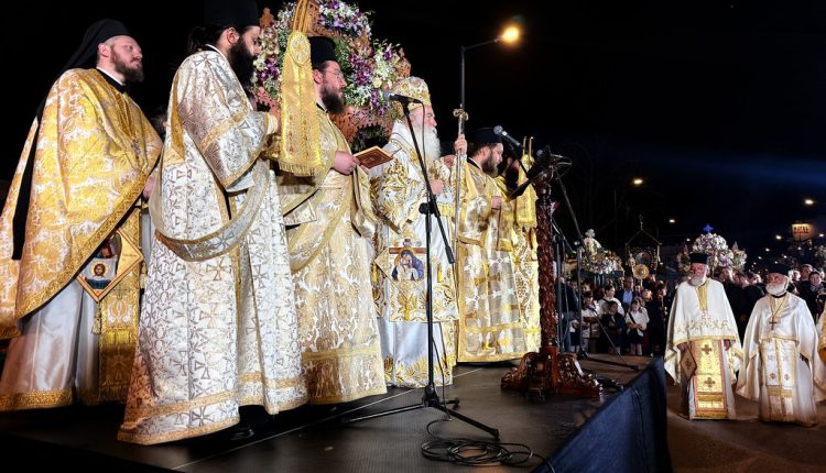 Η-Σύναξη-των-Επιταφίων-στην-Ιερά-Μητρόπολη-Κορίνθου