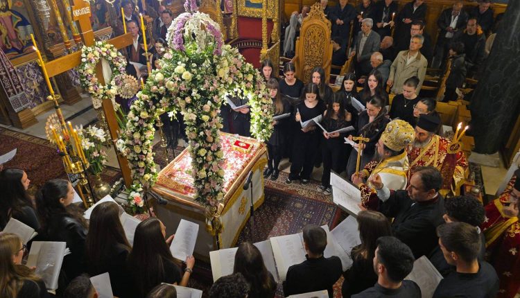 Οι-ακολουθίες-των-Παθών,-της-Αποκαθηλώσεως-και-του-Ιερού-Επιταφίου-στην-ΙΜ.-Καστορίας