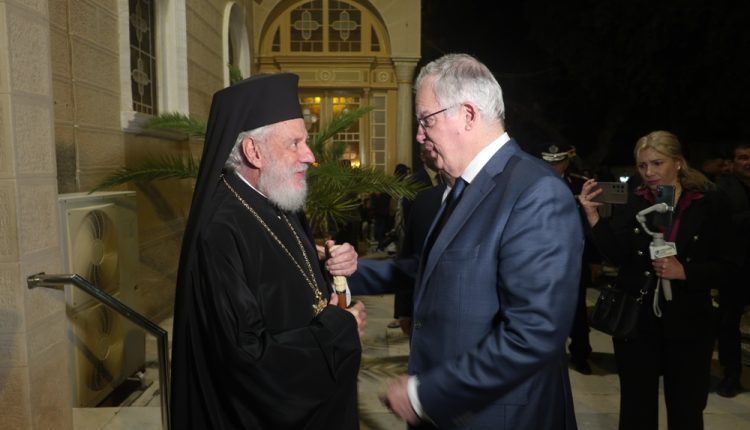 Ο-Πρόεδρος-της-Δημοκρατίας-στη-Σύρο-για-την-Ακολουθία-του-Επιταφίου