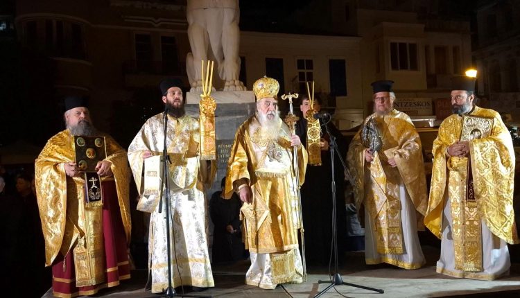 Η-Ακολουθία-του-Επιταφίου-Θρήνου-και-Λιτανεία-Επιταφίων-στη-Σάμο