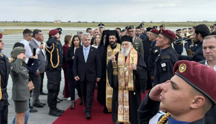 Η-Κύπρος-υποδέχθηκε-το-Άγιο-Φως