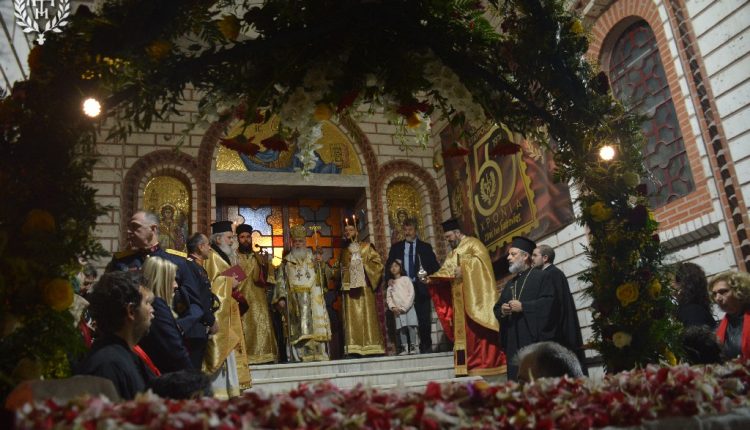 Μήνυμα-Αναστάσεως-από-τον-Νεαπόλεως-Βαρνάβα:-«Ας-είναι-αυτή-η-λιτανεία-ανάσταση-για-τον-καθένα-μας!»