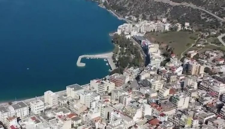 Λουτράκι:-14χρονος-κινδύνευσε-με-πνιγμό-ενώ-έτρωγε-–-Τον-έσωσε-νοσηλεύτρια-με-τη-λαβή-Χάιμλιχ