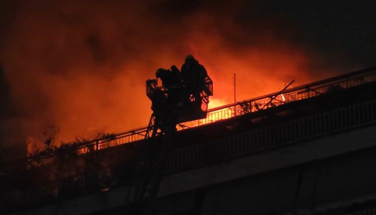 «Έπεφταν-καύτρες-στη-βεράντα»-–-Κινδύνευσαν-γείτονες-από-τη-φωτιά-με-μια-νεκρή-στη-Νέα-Σμύρνη