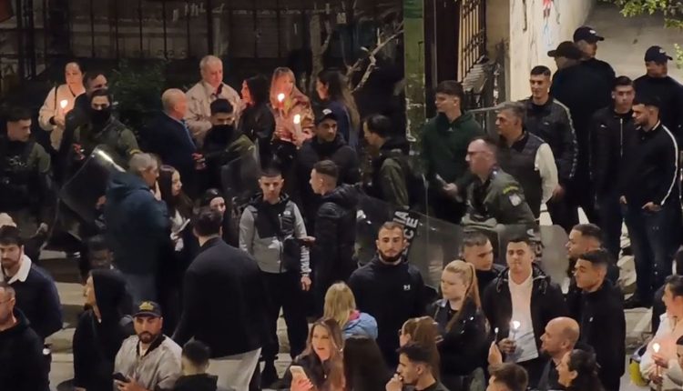 Ανάσταση-με-τα-ΜΑΤ-στον-Νέο-Κόσμο-–-Μπλόκο-στο-«έθιμο»-με-τις-μολότοφ,-με-ελέγχους-και-προσαγωγές