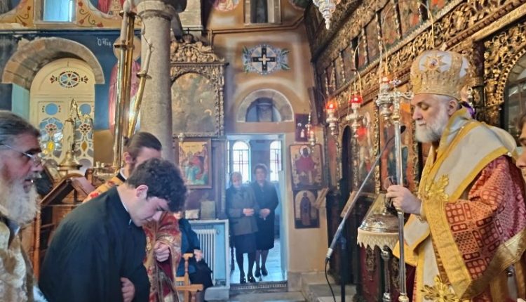 Χειροθεσία-Αναγνώστη-τέλεσε-ο-Επίσκοπος-Σκοπέλου