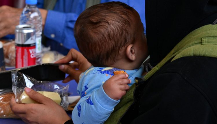 Η-Αθήνα-στο-πλευρό-των-πιο-ευάλωτων-και-το-φετινό-Πάσχα-–-Ο-δήμος-πρόσφερε-1.300-μερίδες-και-πολλή-αγάπη-στο-Ρουφ