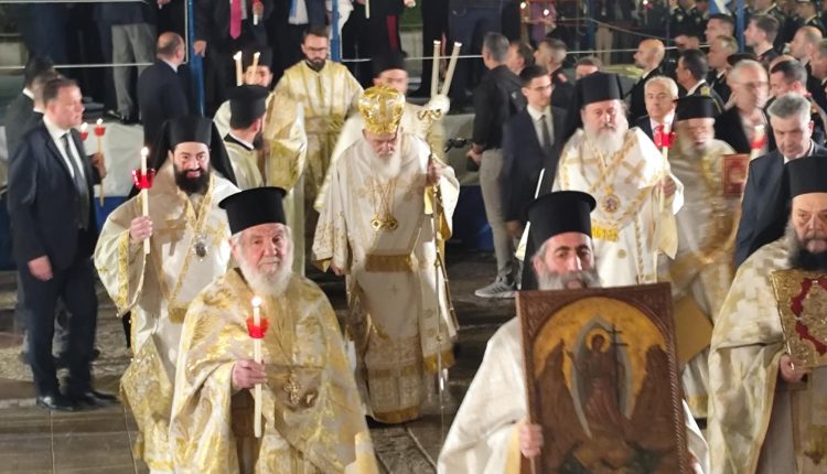 Ηθική-έξαρση-για-την-Ανάσταση-του-Χριστού,-στην-Μητρόπολη-Αθηνών