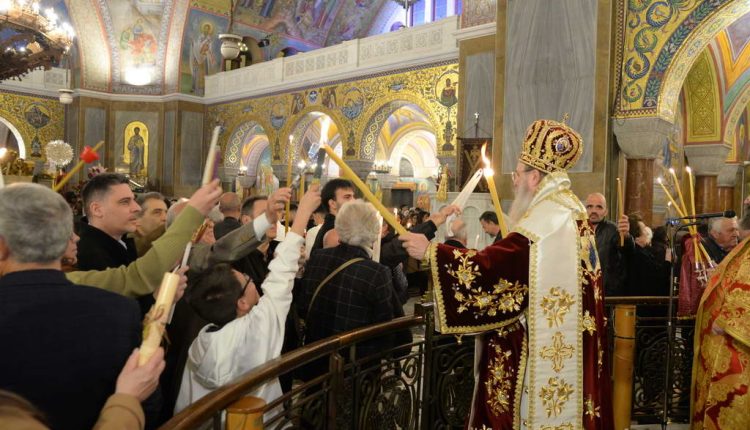 Ο-Αναστάσιμος-ασπασμός-από-την-Αποστολική-πόλη-των-Πατρών