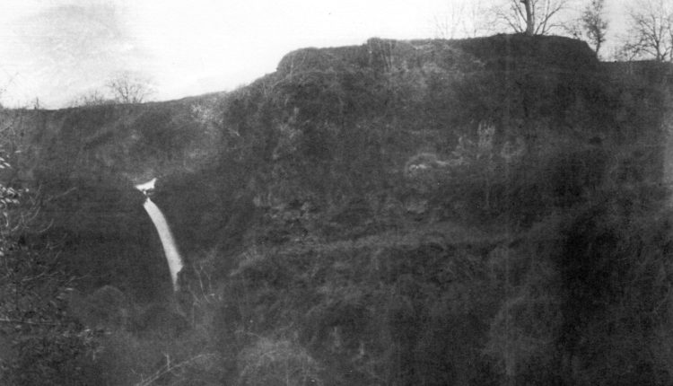 Σαν-σήμερα-13-Απριλίου:-Η-τραγική-θυσία-των-γυναικών-της-Νάουσας-στον-καταρράκτη-της-Αραπίτσας