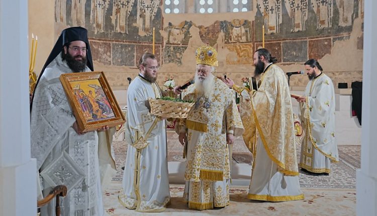 Η-«πρώτη-Ανάσταση»-στην-Παλαιά-Μητρόπολη-Βεροίας-–-χειροθεσία-Αναγνώστου
