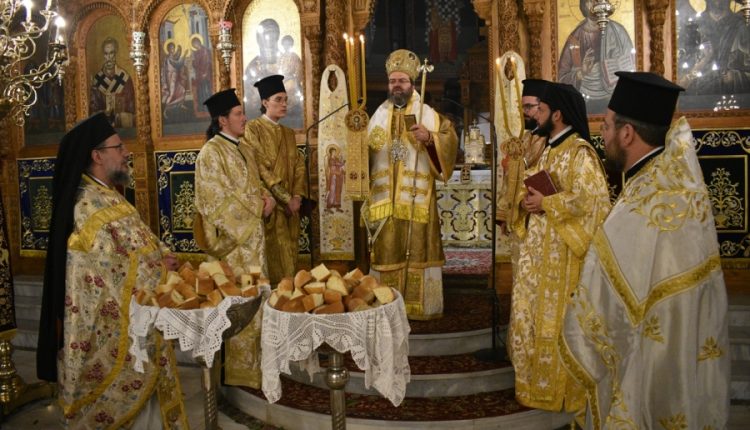 Η-Κυριακή-του-Πάσχα-στη-Μητρόπολη-Μαρωνείας