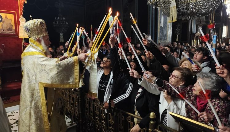 «Δεύτε-λάβετε-Φως»:-Η-λαμπροφόρος-νύχτα-της-Αναστάσεως-στην-Καρδίτσα