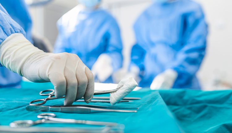 Γλίτωσε-τον-ακρωτηριασμό-ο-14χρονος-που-τραυματίστηκε-από-κροτίδα-στο-Μενίδι