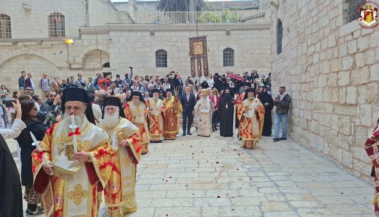 Η-τελετή-της-Δεύτερη-Ανάστασης-στον-Πανάγιο-Τάφο