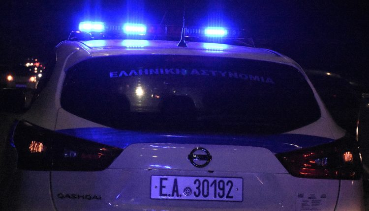 Ξυλοδαρμός-δύο-νεαρών-σε-μπαρ-του-Αιγίου-–-Τους-χτύπησαν-30-Ρομά-με-κουκούλες