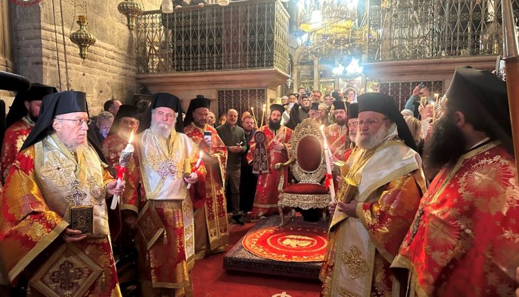 Η-τελετή-της-Αναστάσεως-στον-Πανίερο-Ναό-της-Αναστάσεως