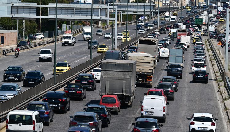 Κίνηση-τώρα:-Με-καθυστερήσεις-στην-Αθηνών-–-Κορίνθου-–-Προβλήματα-και-στον-Άγιο-Στέφανο