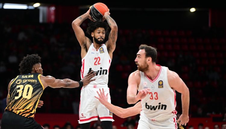 «Η-Αρμάνι-είχε-συμφωνήσει-με-Ντόρσεϊ-και-Μιλουτίνοφ,-αλλά…»