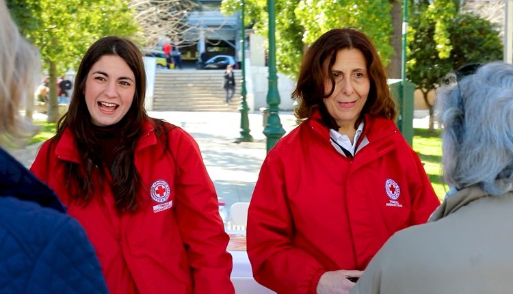 «Νταντάδες-της-Γειτονιάς»:-Δωρεάν-μαθήματα-πρώτων-βοηθειών-για-βρέφη-και-νήπια-από-τον-Ερυθρό-Σταυρό