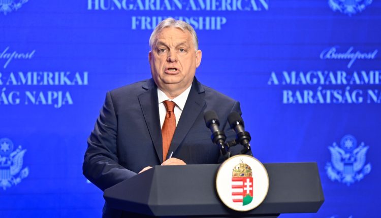 Το-γήπεδο-του-Όρμπαν-ως-σύμβολο-διαφθοράς-και-υπερβολής