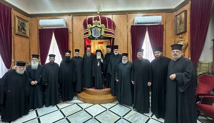 Ο-Πτολεμαΐδος-Μακάριος-στον-Πατριάρχη-Ιεροσολύμων