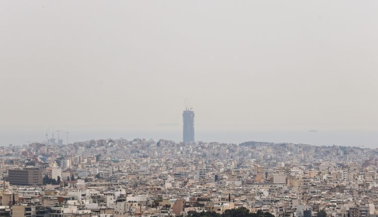 Καιρός:-«Πνιγμένη»-στην-αφρικανική-σκόνη-η-χώρα-–-Νεφώσεις,-βροχές-και-άνεμοι-που-θα-φτάσουν-ακόμη-και-τα-8-μποφόρ