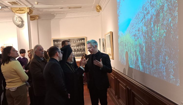 Ο-Οικουμενικός-Πατριάρχης-στην-έκθεση-της-Αγιορειτικής-Εστίας-«Άγιον-Όρος.-Τόπος-σιωπής»