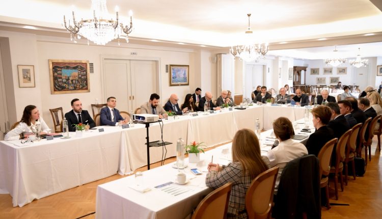 «innovation-meets-industry»-από-τον-ΣΦΕΕ:-Νέα-πρωτοβουλία-για-την-ενίσχυση-της-καινοτομίας-στην-υγεία-σε-συνεργασία-με-την-id-gc