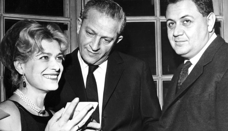 Σαν-σήμερα-17-Απριλίου:-Ο-Μάνος-Χατζιδάκις-κερδίζει-Όσκαρ-για-το-«Τα-Παιδιά-του-Πειραιά»