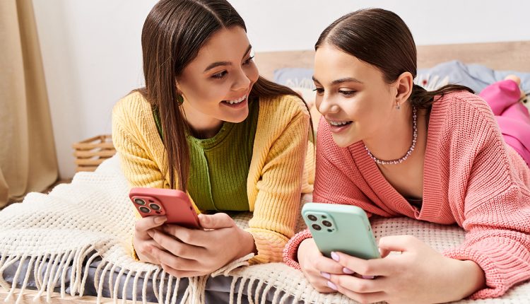 «Μαμά,-το-παρήγγειλα-online»:-Η-γενιά-που-δεν-περνάει-ποτέ-από-το-ταμείο