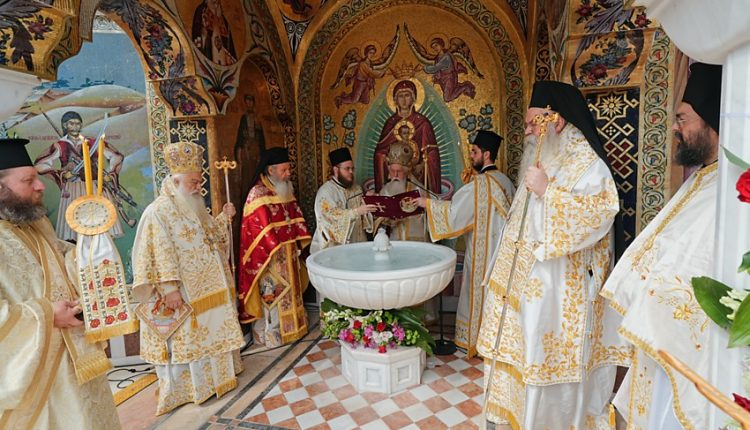 Πολυαρχιερατικό-συλλείτουργο-στην-Ι.-Μονή-Παναγίας-Δοβρά-και-χειροτονία-διακόνου