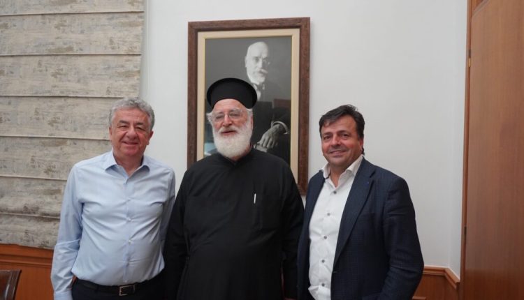 Συνάντηση-Περιφερειάρχη-Κρήτης-με-τον-Μητροπολίτη-Αρκαλοχωρίου