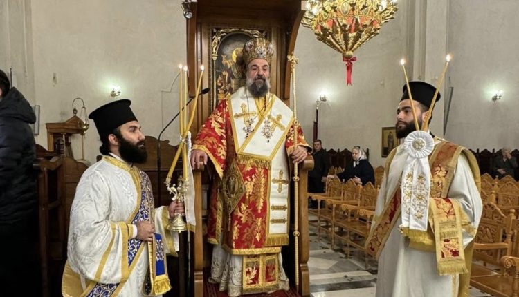 Θήρας-Αμφιλόχιος:-Η-Θεοτόκος-κυοφόρησε-την-Ζωή-και-έγινε-για-την-ανθρωπότητα-η-«Ζωοδόχος-Πηγή»