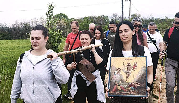 Αναβίωσε-το-έθιμο-στην-Καλή-Βρύση-Δράμας-–-Η-λιτανευτική-πορεία-18-χλμ.-της-Ιερής-Εικόνας-της-Αναστάσεως