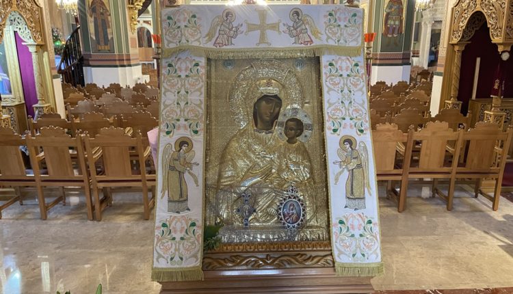 Ο-Ιερός-Ναός-Ευαγγελίστριας-Πειραιώς-τιμά-την-Παναγία-την-Βηματάρισσα