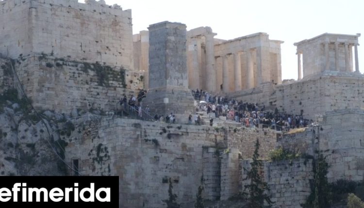 Η-Ακρόπολη-«πλημμύρισε»-κόσμο:-Ελεύθερη-είσοδος-για-τη-Διεθνή-Ημέρα-Μνημείων-[βίντεο]